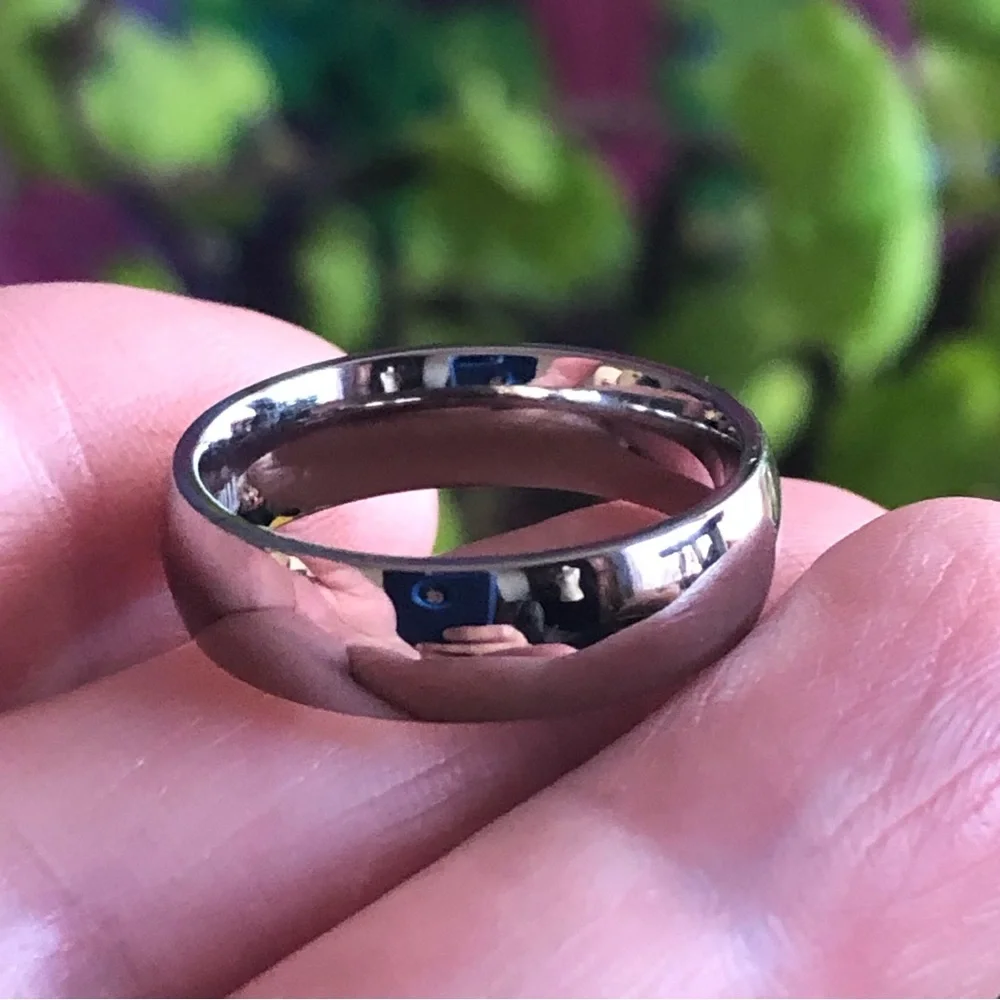 Men’s 6mm polished Titanium comfort band wedding ring NIB 10